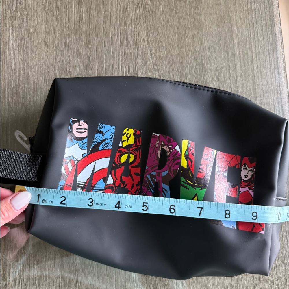 NWT Marvel Toiletry Bag - Picture 6 of 8